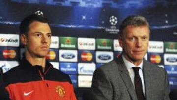 El entrenador del Manchester United, David Moyes y el defensa Jonny Evans.