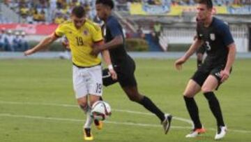 A Santos Borré le cometieron la falta del penalti que originó el 1-1 de Colombia.