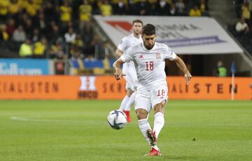 0-1. Carlos Soler marca el primer gol tras una asistencia de Jordi Alba.