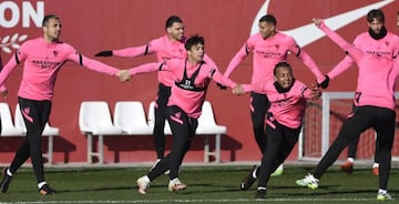 El entrenamiento del Sevilla.
