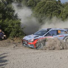 Thierry Neuville toma el mando en Italia, y Dani Sordo es sexto