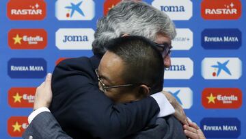 A former President and former main shareholder of RCD Espanyol soccer club, Daniel Sanchez Llibre (L) embraces his successor, Rastar Group Chief Executive, Chen Yansheng during a news conference near Barcelona, Spain, January 21, 2016. REUTERS/Albert Gea