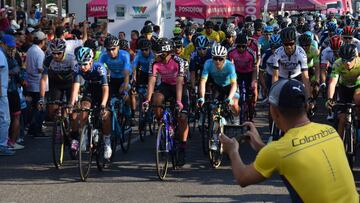 Ciclistas colombianos en el inicio del Tour Colombia