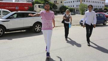 Ceballos, llegando al Villamar&iacute;n junto a sus agentes.