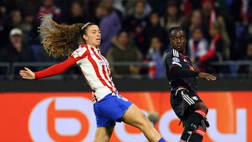 Soccer Football - Women's Champions League - OL Lyonnes v Atletico Madrid - Groupama Stadium, Lyon, France - December 17, 2025 OL Lyonnes' Tabitha Chawinga in action with Atletico Madrid's Silvia Lloris REUTERS/Manon Cruz