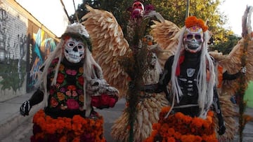 Duran más de 20 horas y los participantes se disfrazan de negro: así son las famosas ‘Muerteadas’ de Oaxaca
