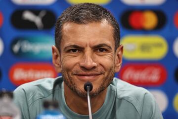 GLENDALE, ARIZONA - JUNE 29: Head coach Jaime Lozano of Mexico speaks during a press conference ahead of their match against Ecuador as part of CONMEBOL Copa America USA 2024 at State Farm Stadium on June 29, 2024 in Glendale, Arizona.   Omar Vega/Getty Images/AFP (Photo by Omar Vega / GETTY IMAGES NORTH AMERICA / Getty Images via AFP)