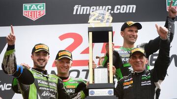 (From L to R) Kawasaki&#039; French rider Jeremy Guarnoni, Spanish rider David Checa, French rider Erwan Nigon and French team manager Gilles Stafler celebrate on the podium with their trophy after winning the 42nd Le Mans 24-hours endurance moto race, on April 21, 2019, in Le Mans, northwestern France. (Photo by JEAN-FRANCOIS MONIER / AFP)