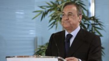 El presidente del Real Madrid durante su intervención hoy en la presentación de la V edición de las becas a la investigación de la cátedra del Real Madrid, en la que zanjó el cruce de declaraciones entre su cuerpo técnico y los jugadores con un llamamiento a la unidad.