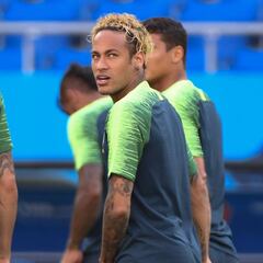 Neymar sorprende con un nuevo look antes de debutar con Brasil