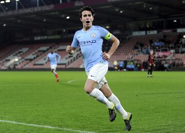 El canterano del Barcelona, sali¨® en 2017 para formarse en el Manchester City y regres¨® al Barcelona tras pasar cuatro a?os en el Manchester City.