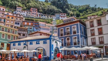 Si antes hemos mencionado el oriente de Asturias no podemos dejar pasar una de las zonas más visitadas del occidente asturiano. Cudillero es otro de los pueblos más bonitos del Principado de Asturias, también con su tradición marinera y unas casas constru