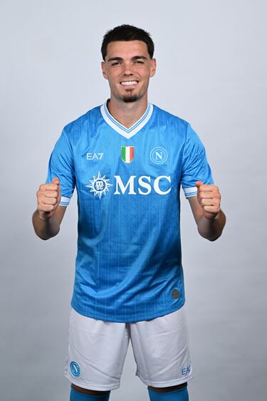 Traspaso del Girona FC al S. S. C. Napoli por 18 millones de euros. 