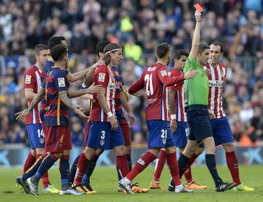 Barça edge feisty encounter to move clear at top of table