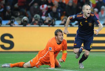 La celebraci¨®n de Andr¨¦s Iniesta tras marcar el gol de la victoria para Espa?a.