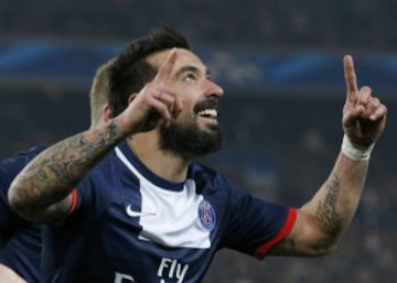Delantero argentino Ezequiel Lavezzi durante la celebración después de anotar el 2-1 para el PSG