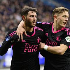 Santi Giménez, en el Top 10 histórico de mexicanos con más goles en Europa