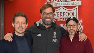 Jürgen Klopp, entrenador del Liverpool, posa junto a Michael Edwards, director deportivo.
