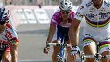 <b>TRIUNFO AGRIDULCE.</B> El desaire del Tour empañó el éxito de Cipollini: 42 victorias de etapa en el Giro.