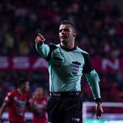 Fernando Hernández se disculpa tras propinar patada a jugador de León