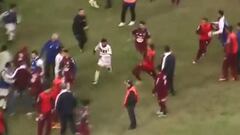 ¡Impresionante batalla campal! Este jugador esquivó 7 patadas