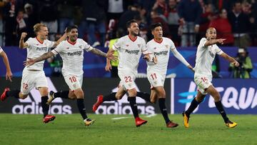 Soccer Football - Champions League - Sevilla vs Liverpool - Ramon Sanchez Pizjuan, Seville, Spain - November 21, 2017   Sevilla&rsquo;s Guido Pizarro celebrates scoring their third goal with Ever Banega, Franco Vazquez, Joaquin Correa and team mates   Action Images via Reuters/Matthew Childs