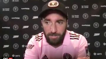 El emocionante adi¨®s de Higuain a Ag¨¹ero: homenaje para el recuerdo del ¡®pipa¡¯ al ¡®kun¡¯