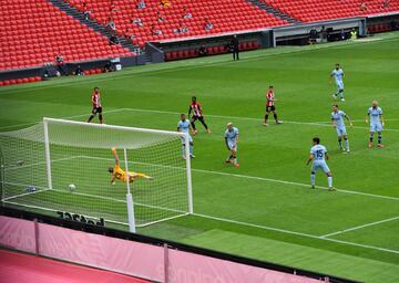 Athletic Club 1-0 Atlético de Madrid | Gran jugada colectiva de los locales que terminó con un pase atrás de Yuri después de llegar a línea de fondo y Muniain disparó desde el punto de panalti que tocó levemente en Thomas y el esférico se coló pegado al poste derecho donde no pudo llegar Oblak.

