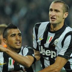 "Punto débil": Chiellini desclasificó episodios de Vidal con el alcohol en la Juventus