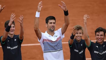 Djokovic gana una batalla ante Schwartzman e iguala a Vilas