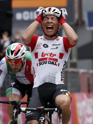 El ciclista australiano Caleb Ewan gana al esprint la octava etapa de la ronda italiana de 239 km entre las localidades de Tortoreto Lido y Pesaro.

