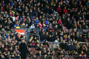 Luis Enrique and voice of Barça's supporters’ stand