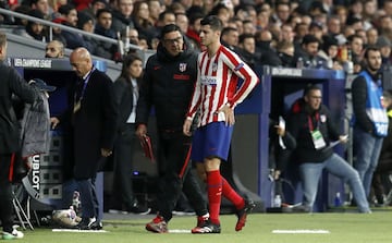 Álvaro Morata se retiró lesionado.