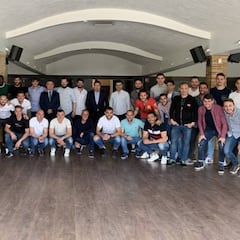 Perán sienta en la misma mesa a Sepulcre, García, Pacheta y Nico