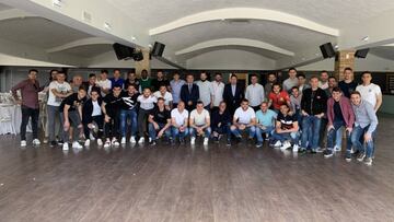 Perán sienta en la misma mesa a Sepulcre, García, Pacheta y Nico