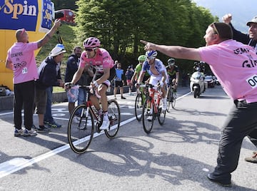 Dumoilin durante la decimonovena etapa de 191 kilómetros, entre San Candido y Piancavallo del Giro de Italia