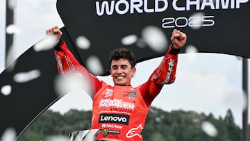 Marc Márquez celebra su noveno campeonato del mundo, en el GP de Japón.