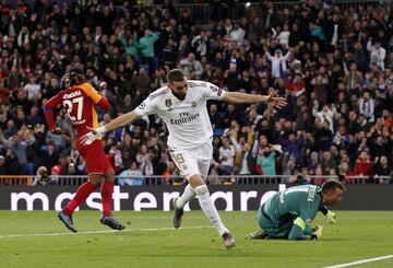 En Champions, el Real Madrid gan¨® 6-0. Benzema anot¨® dos goles. En la imagen, el 4-0.