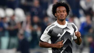 El colombiano Juan Guillermo Cuadrado durante el calentamiento de Juventus para el juego ante Olympiakos por Champions League