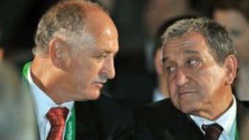 El seleccionador brasileño Luiz Felipe Scolari junto a Carlos Alberto Parreira.