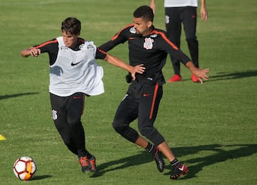 Corinthians ya se adapta a la altura de Bogotá