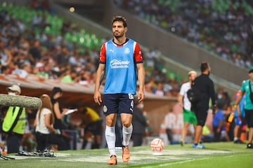 Antonio Briseño previo a un partido de las Chivas.