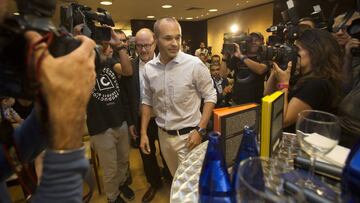 22-09-16  BARCELONA  CORTE INGLES 
 PRESENTACION LIBRO.
 &quot; ANDRES INIESTA LA JUGADA DE MI VIDA&quot; MEMORIAS 
 CON LA COLABORACION DE RAMON BESA Y MARCOS LOPEZ
 FOTO FERNANDO ZUERAS
 
 