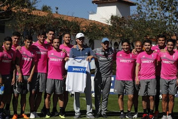 El golfista chileno Joaquin Niemann realiza visita a un entrenamiento del equipo de futbol de Universidad Catolica en el estadio San Carlos de Apoquindo de Santiago, Chile.