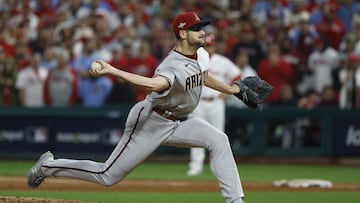 Philadelphia (United States), 25/10/2023.- Arizona Diamondbacks relief pitcher Ryan Thompson releases a pitch against the Philadelphia Phillies during the sixth inning of game seven of the Major League Baseball (MLB) National League Championship Series playoffs between the Arizona Diamondbacks and the Philadelphia Phillies at Citizens Bank Park in Philadelphia, Pennsylvania, 24 October 2023. The winner of the National League Championship Series will face the American League Champions Texas Rangers in the World Series. (Liga de Campeones, Filadelfia) EFE/EPA/JUSTIN LANE