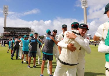 Australia win Ashes with crushing victory in third Test