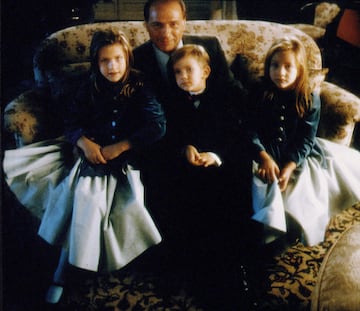Entrevista a Silvio Berlusconi y sus hijos Barbara, Luigi y Eleonora en una villa cerca de Mil¨¢n. Adem¨¢s el expresidente del Milan tiene dos hijos m¨¢s (Pier Silvio y Marina).