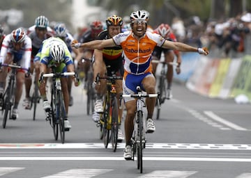 <b> 2010 </b> <br> 
Hasta que Valverde le quitó el honor de ser el español con más monumentos, la victoria sobre Boonen y Petacchi era la plusmarca. De nuevo, Freire controló y subió en cabeza el Poggio para rematar a sus adversarios con una volara soberbia.