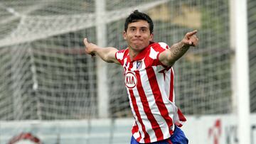 Borja Bastón celebra un gol con el Atlético.