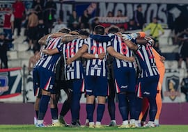 Apartan a tres jugadores de Alianza Lima por abuso sexual y la barra invade el entrenamiento